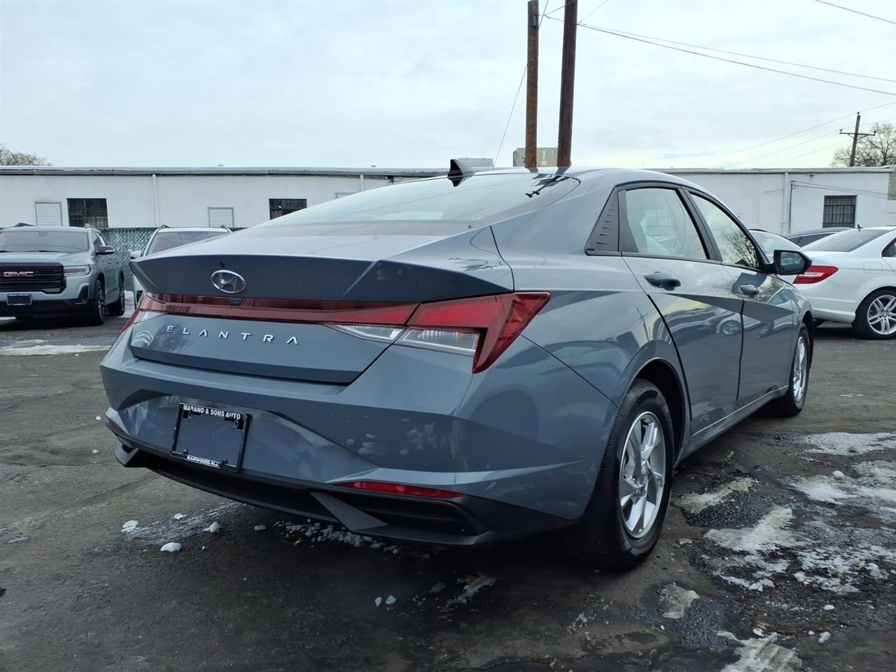 Hyundai Elantra SE IVT 2023