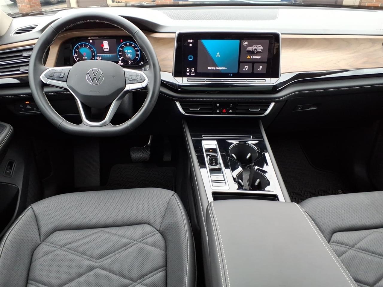 Volkswagen Atlas 2.0T SE w/Technology 4MOTION 2025