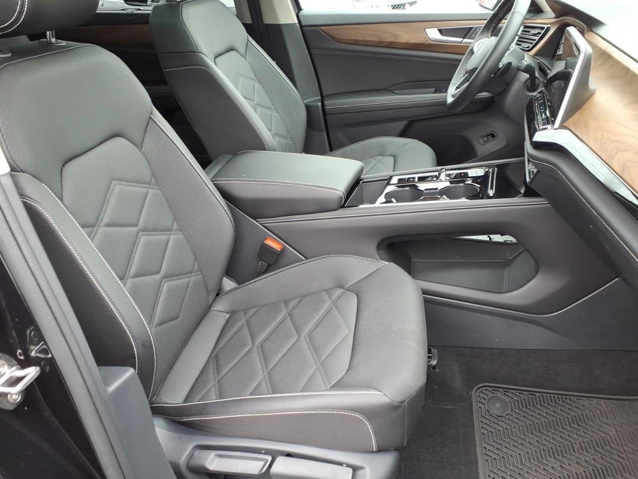 Volkswagen Atlas 2.0T SE w/Technology 4MOTION 2025