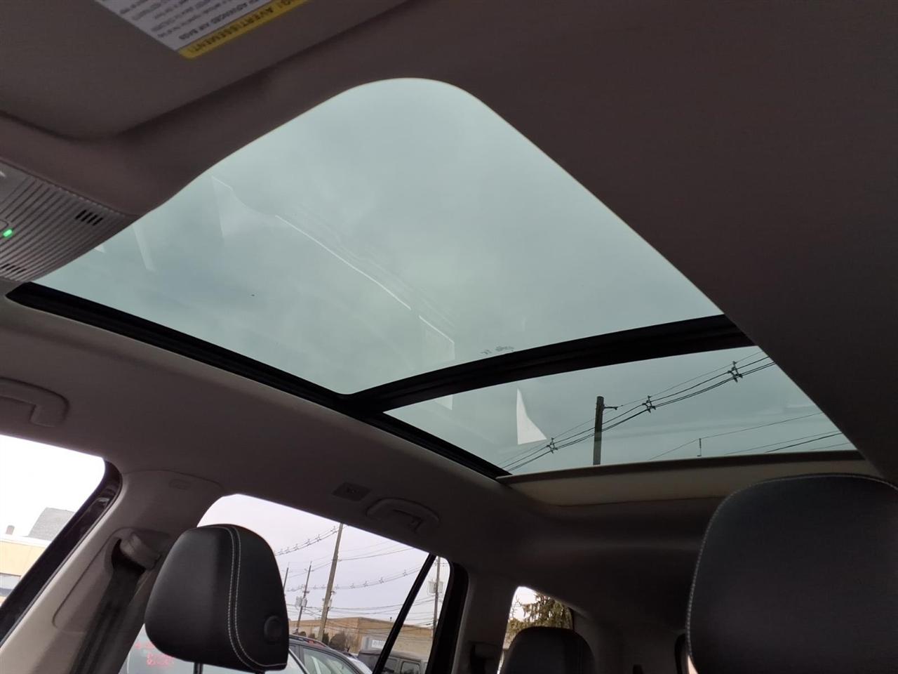 Volkswagen Atlas 2.0T SE w/Technology 4MOTION 2025