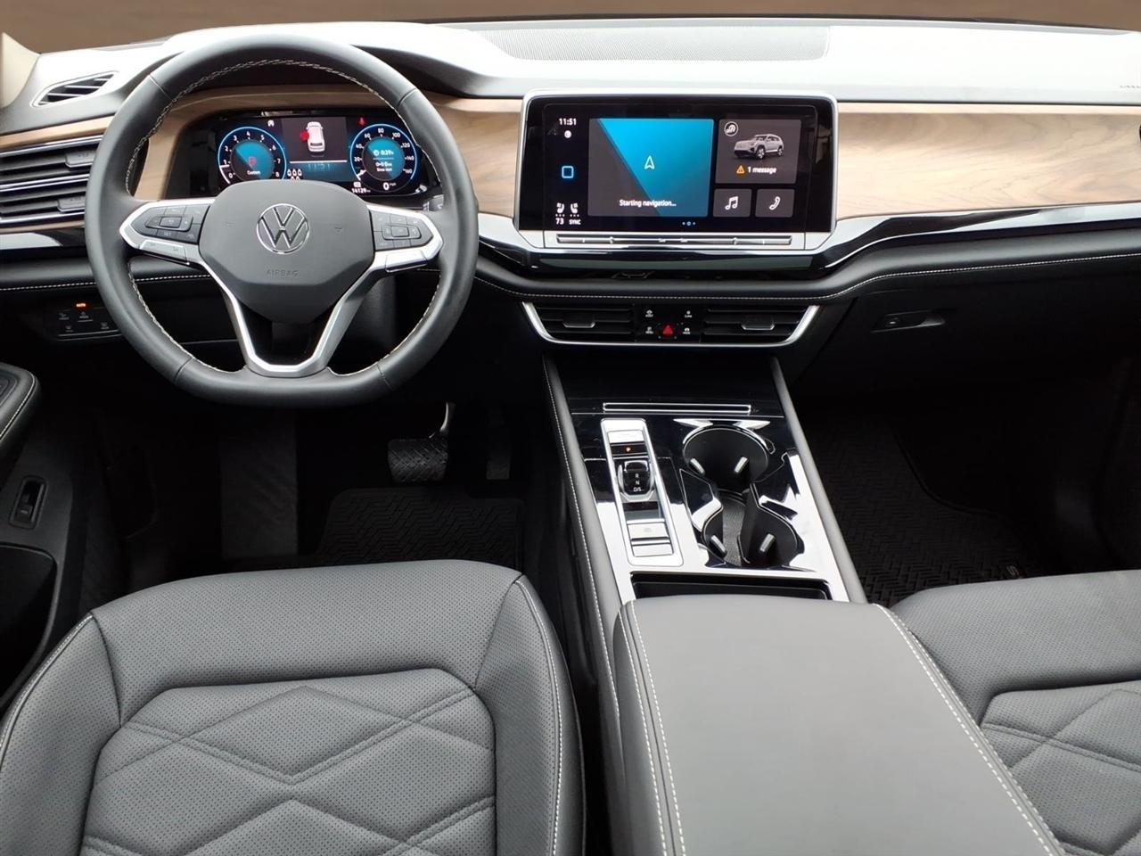 Volkswagen Atlas 2.0T SE w/Technology 4MOTION 2025