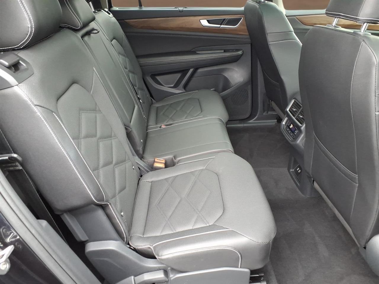 Volkswagen Atlas 2.0T SE w/Technology 4MOTION 2025