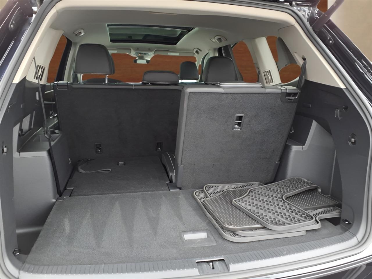 Volkswagen Atlas 2.0T SE w/Technology 4MOTION 2025