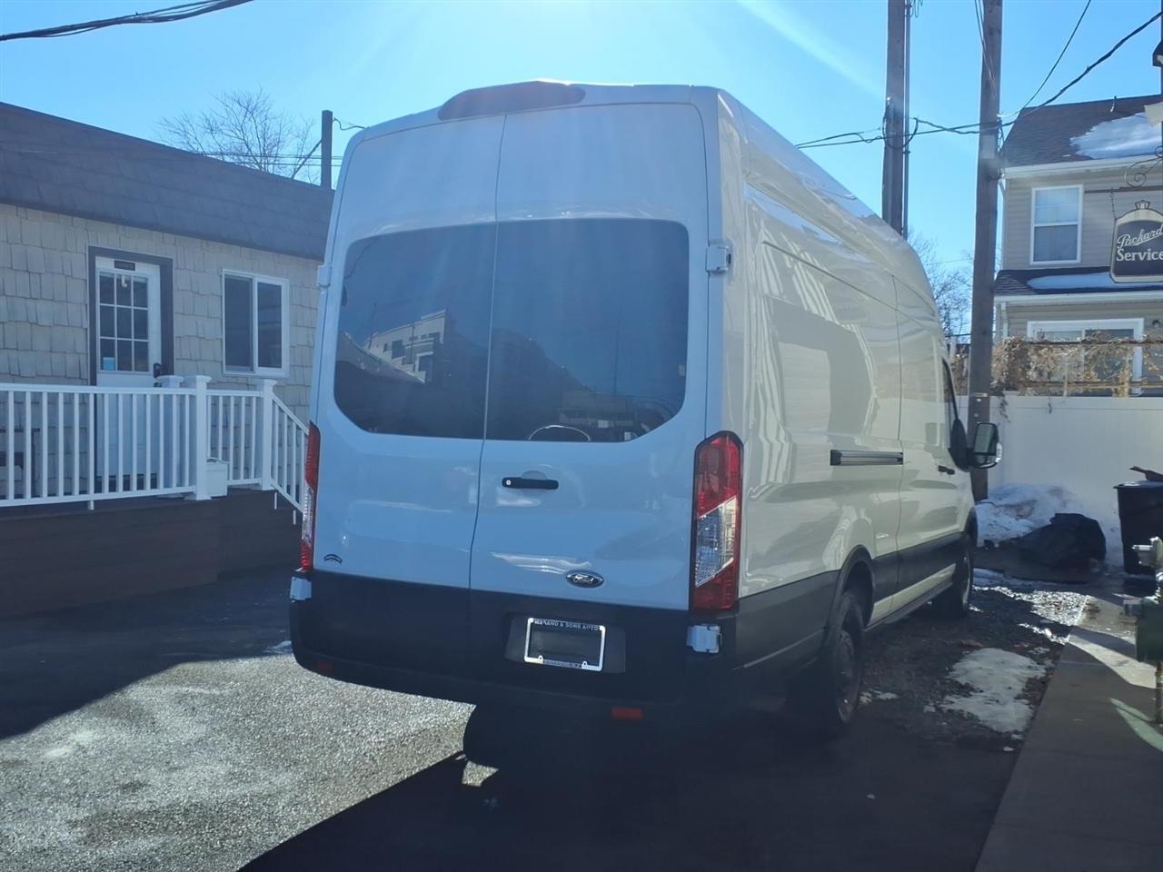Ford Transit Cargo Van T-250 148" EL Hi Rf 9070 GVWR RWD 2021