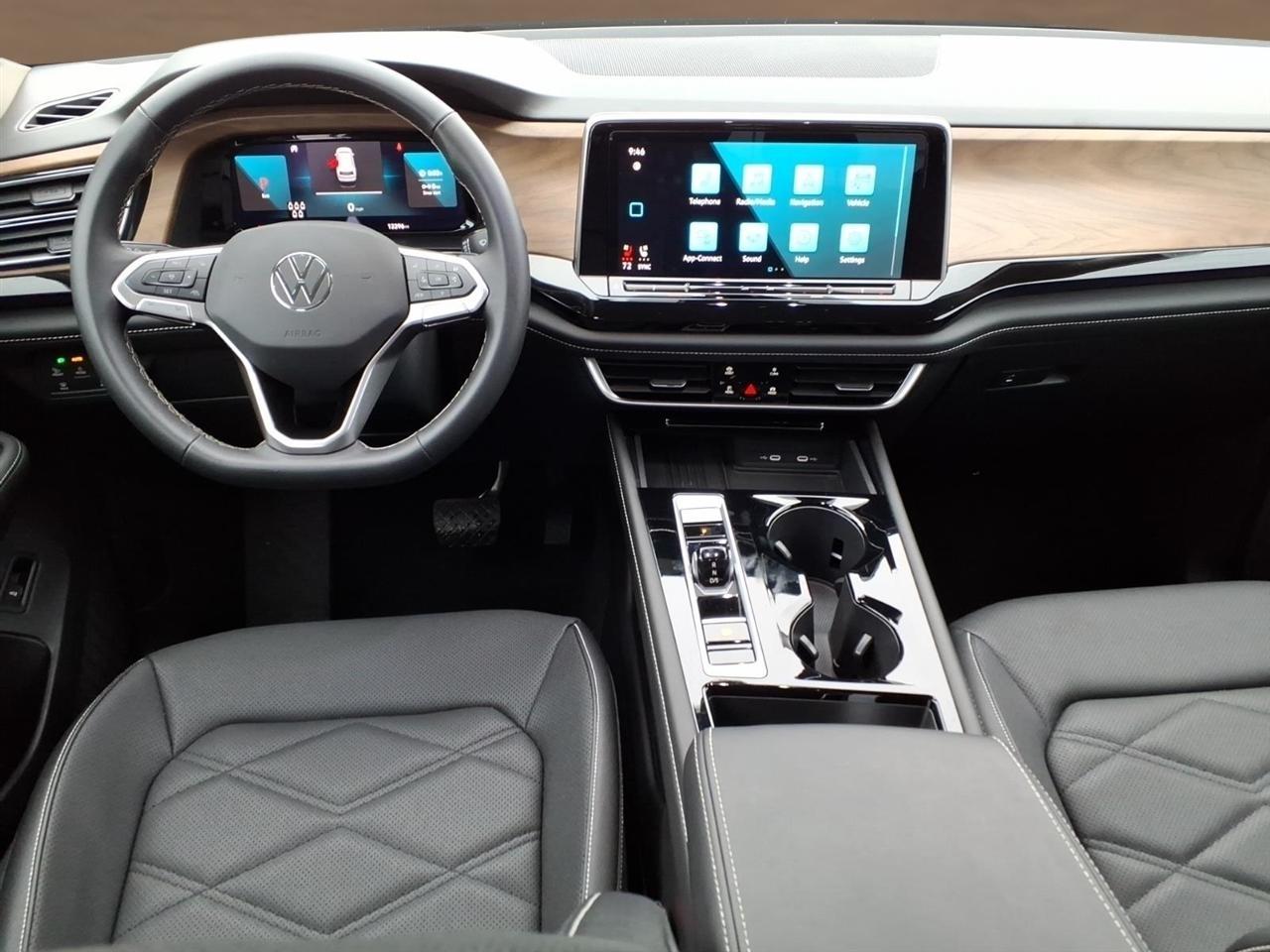 Volkswagen Atlas 2.0T SE w/Technology 4MOTION 2025