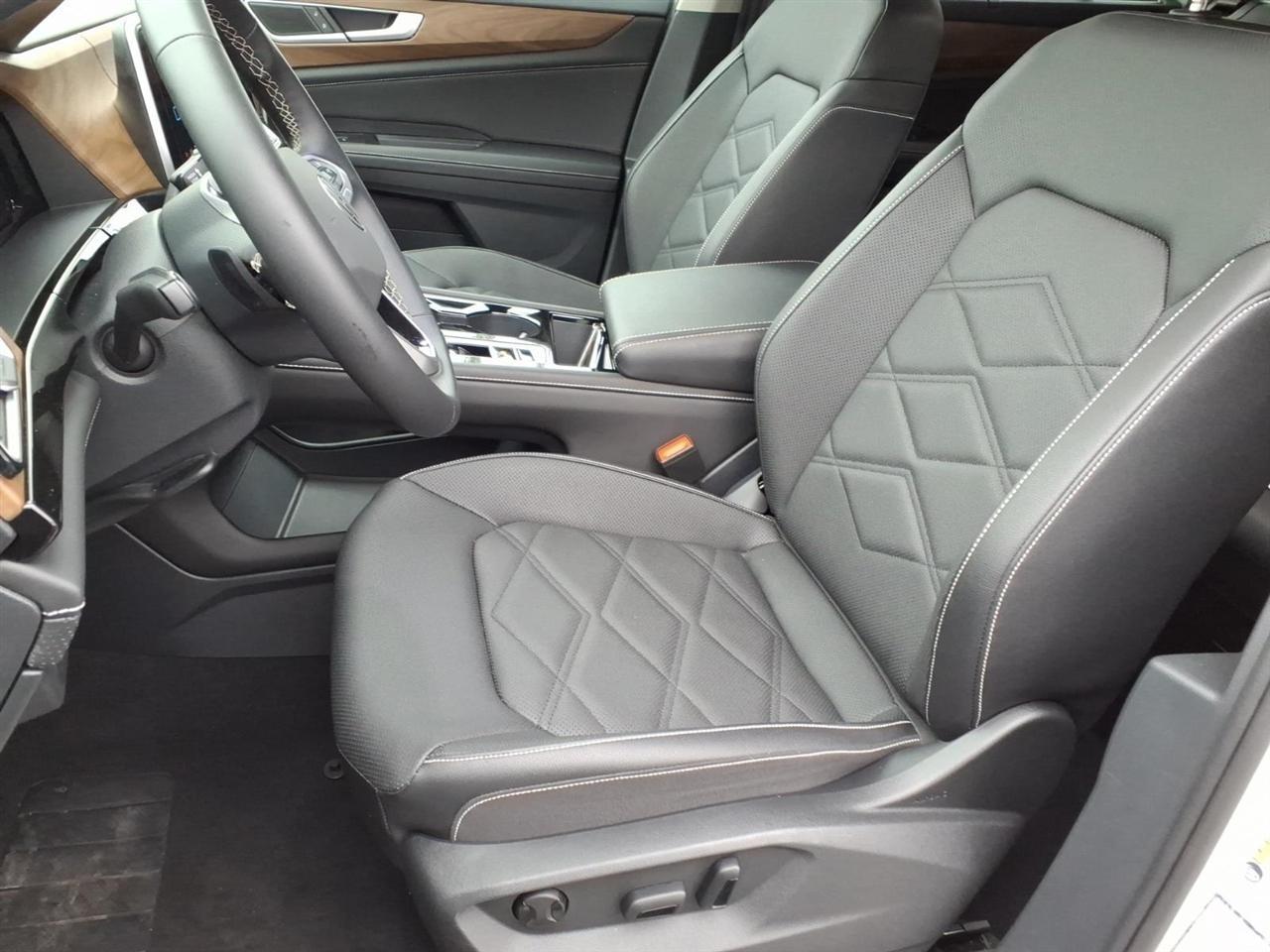 Volkswagen Atlas 2.0T SE w/Technology 4MOTION 2025