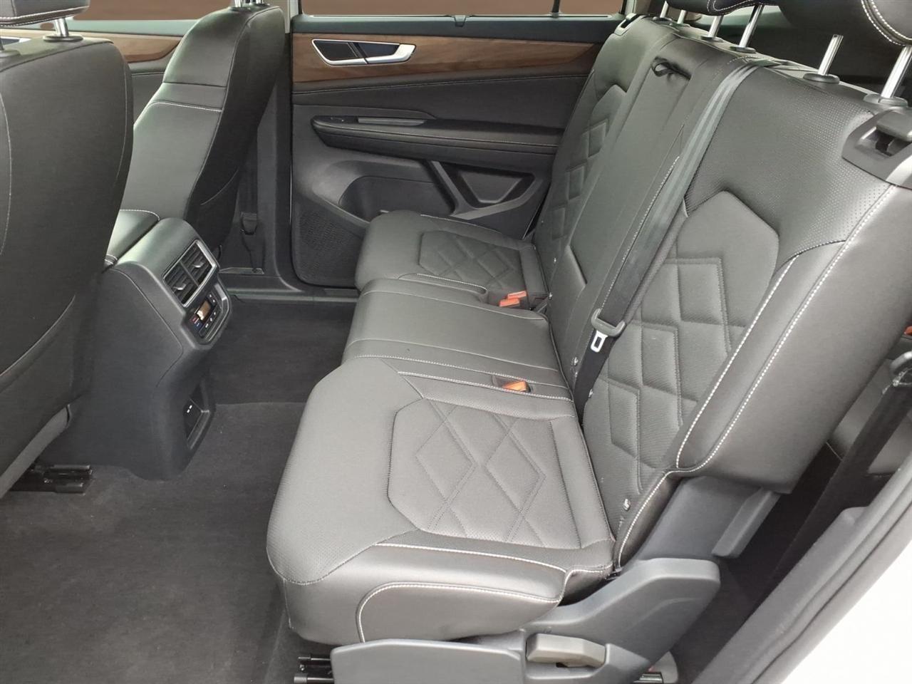 Volkswagen Atlas 2.0T SE w/Technology 4MOTION 2025