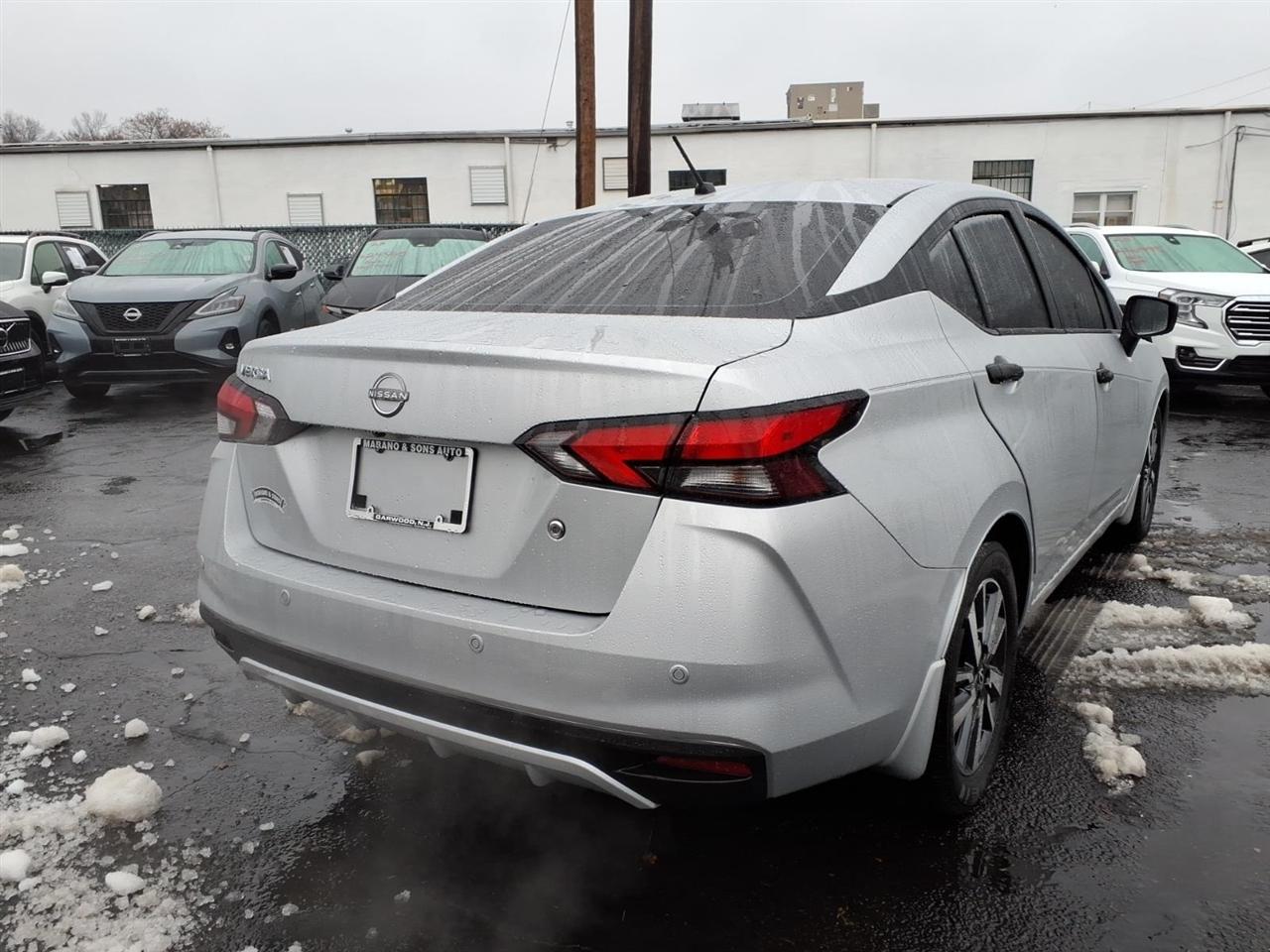 Nissan Versa S CVT 2024