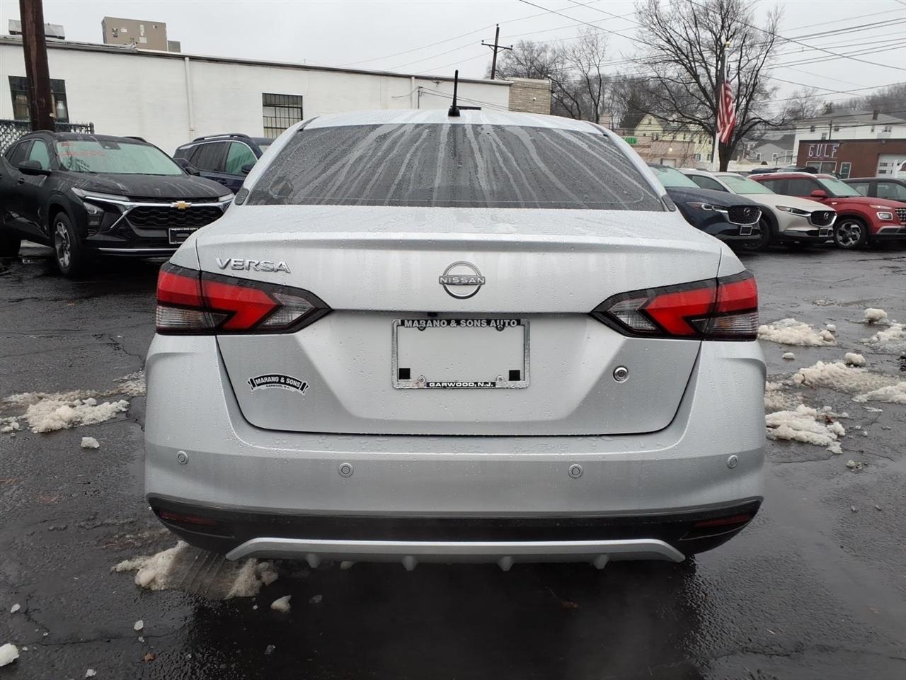 Nissan Versa S CVT 2024