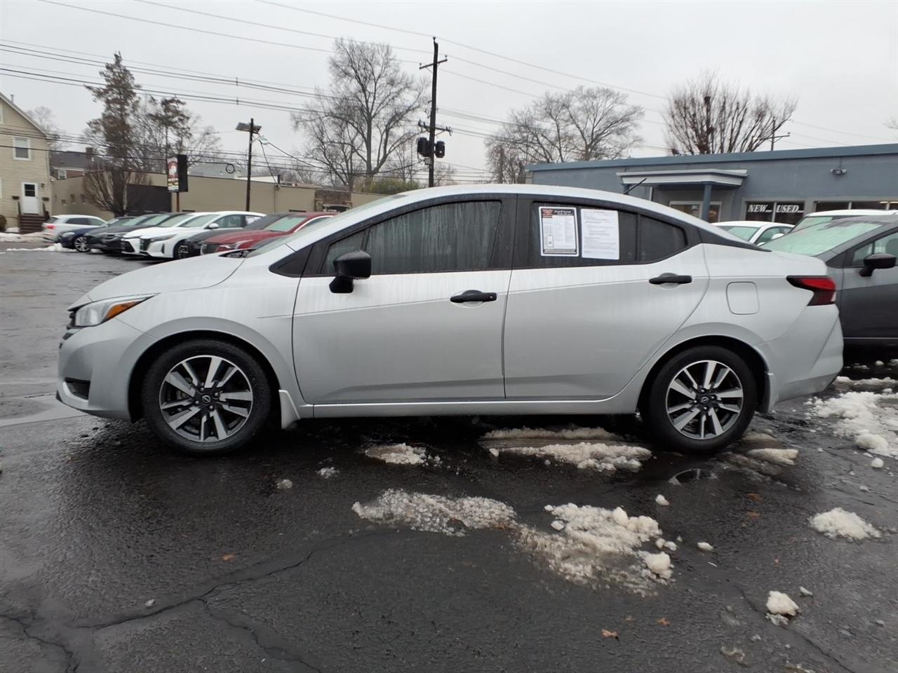 Nissan Versa S CVT 2024