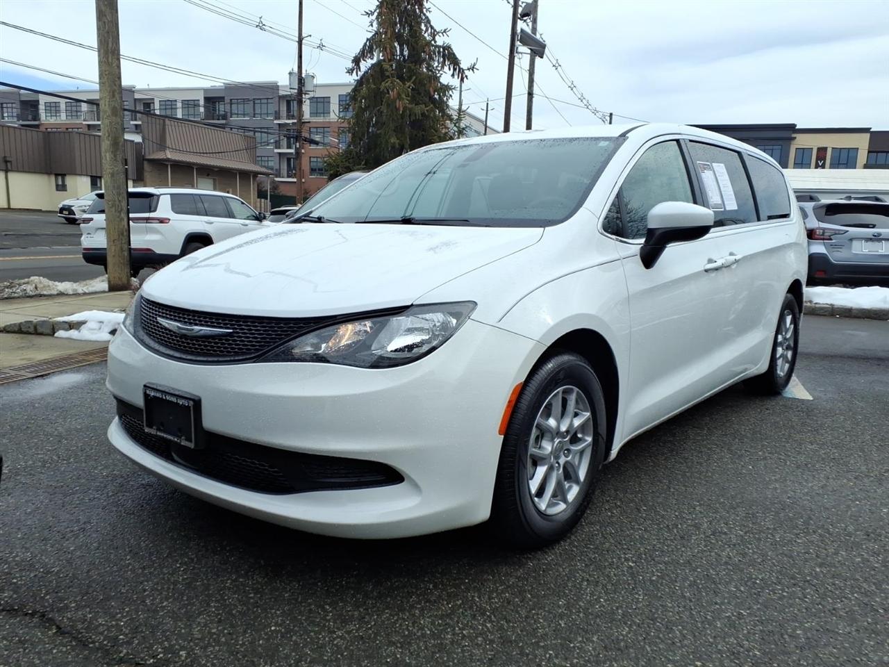 2022 Chrysler Voyager LX FWD