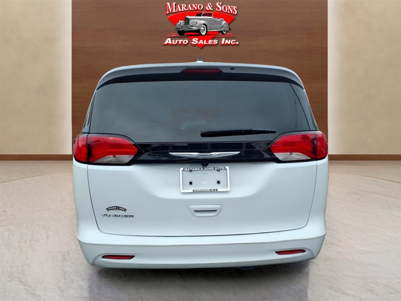 Chrysler Voyager LX FWD 2022