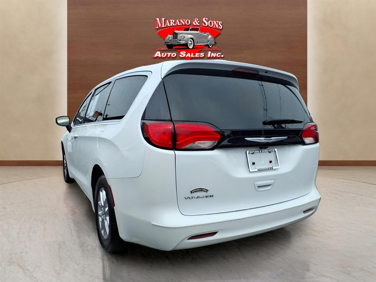 Chrysler Voyager LX FWD 2022