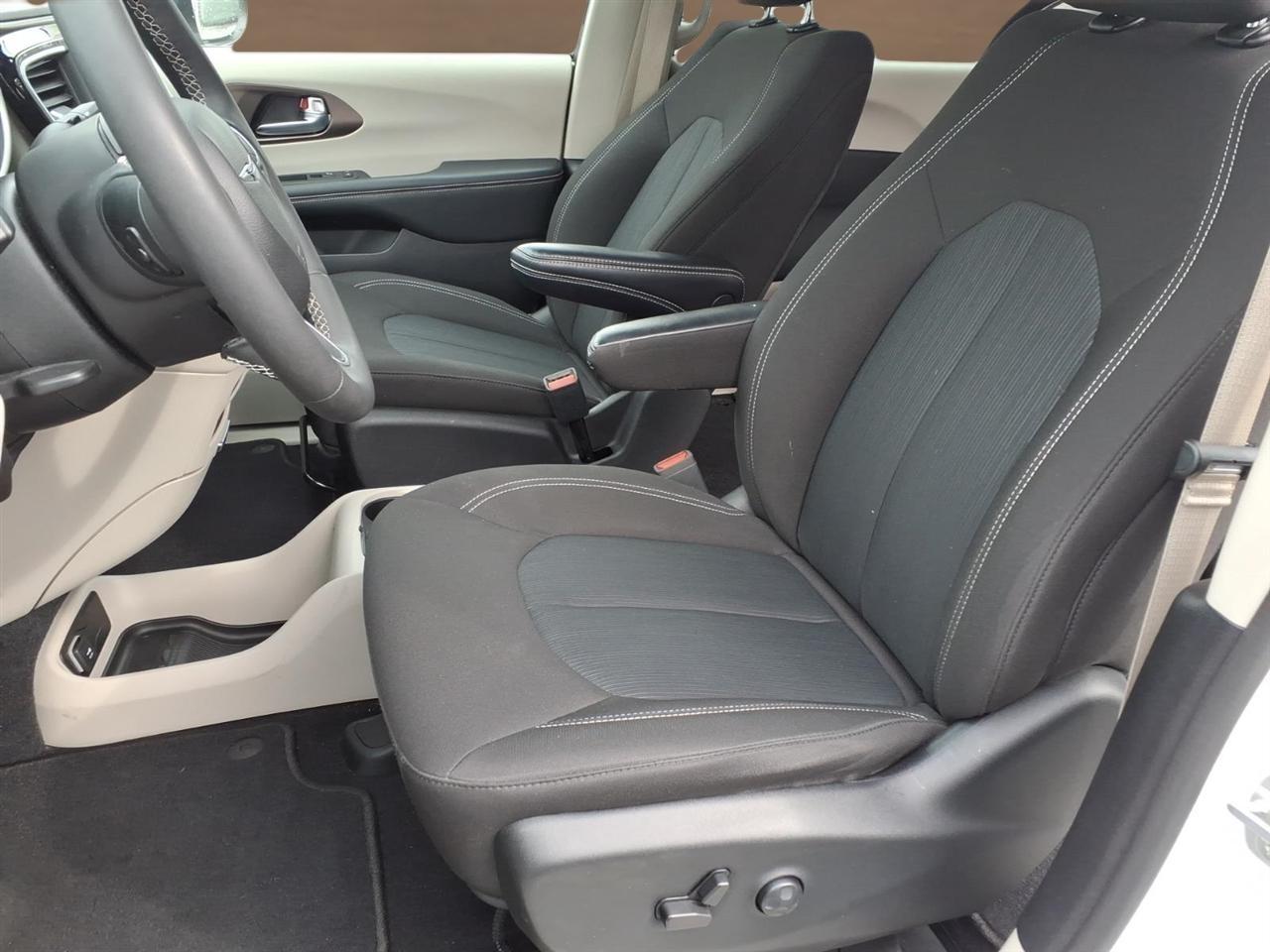 Chrysler Voyager LX FWD 2022