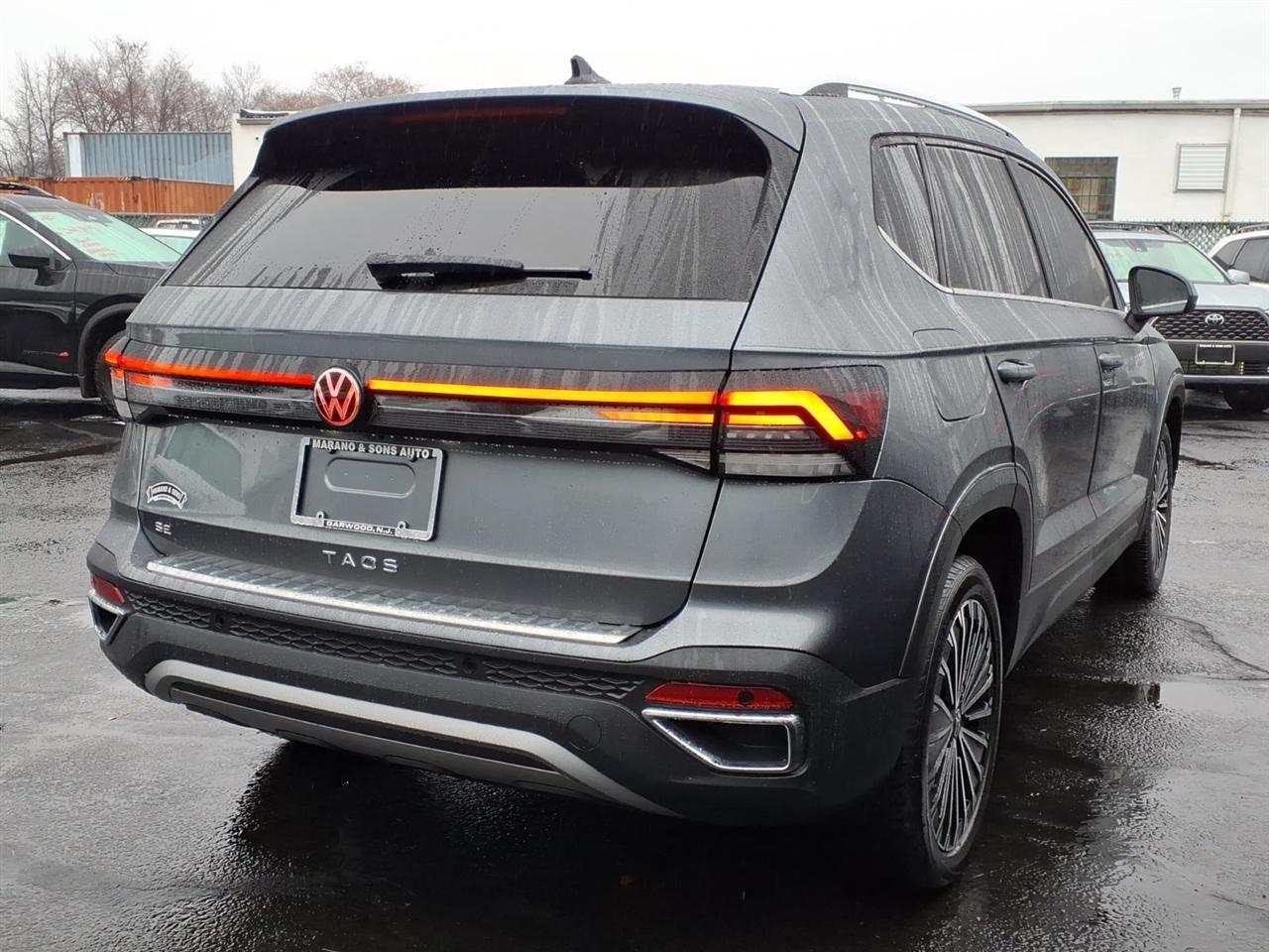 Volkswagen Taos SE FWD 2025