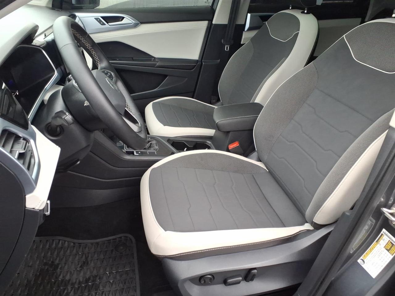 Volkswagen Taos SE FWD 2025