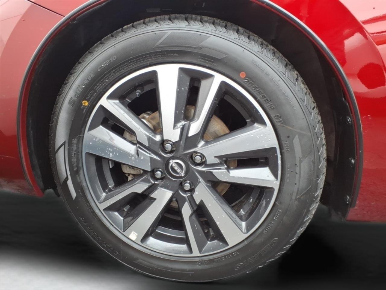 Nissan Versa SV CVT 2025