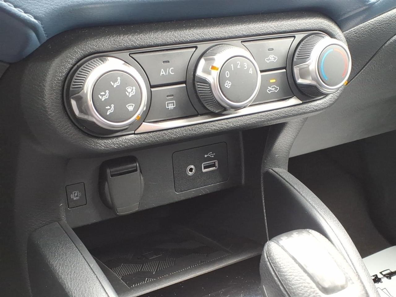 Nissan Versa SV CVT 2025