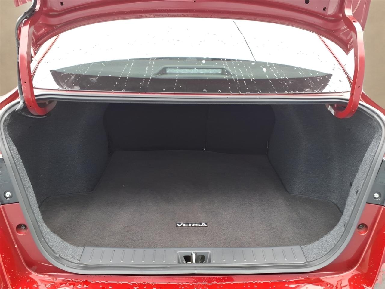 Nissan Versa SV CVT 2025