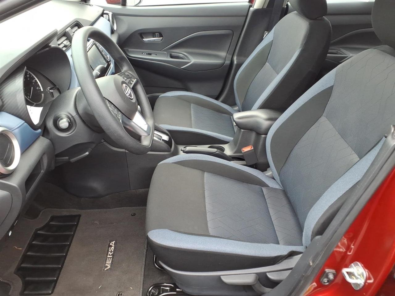 Nissan Versa SV CVT 2025