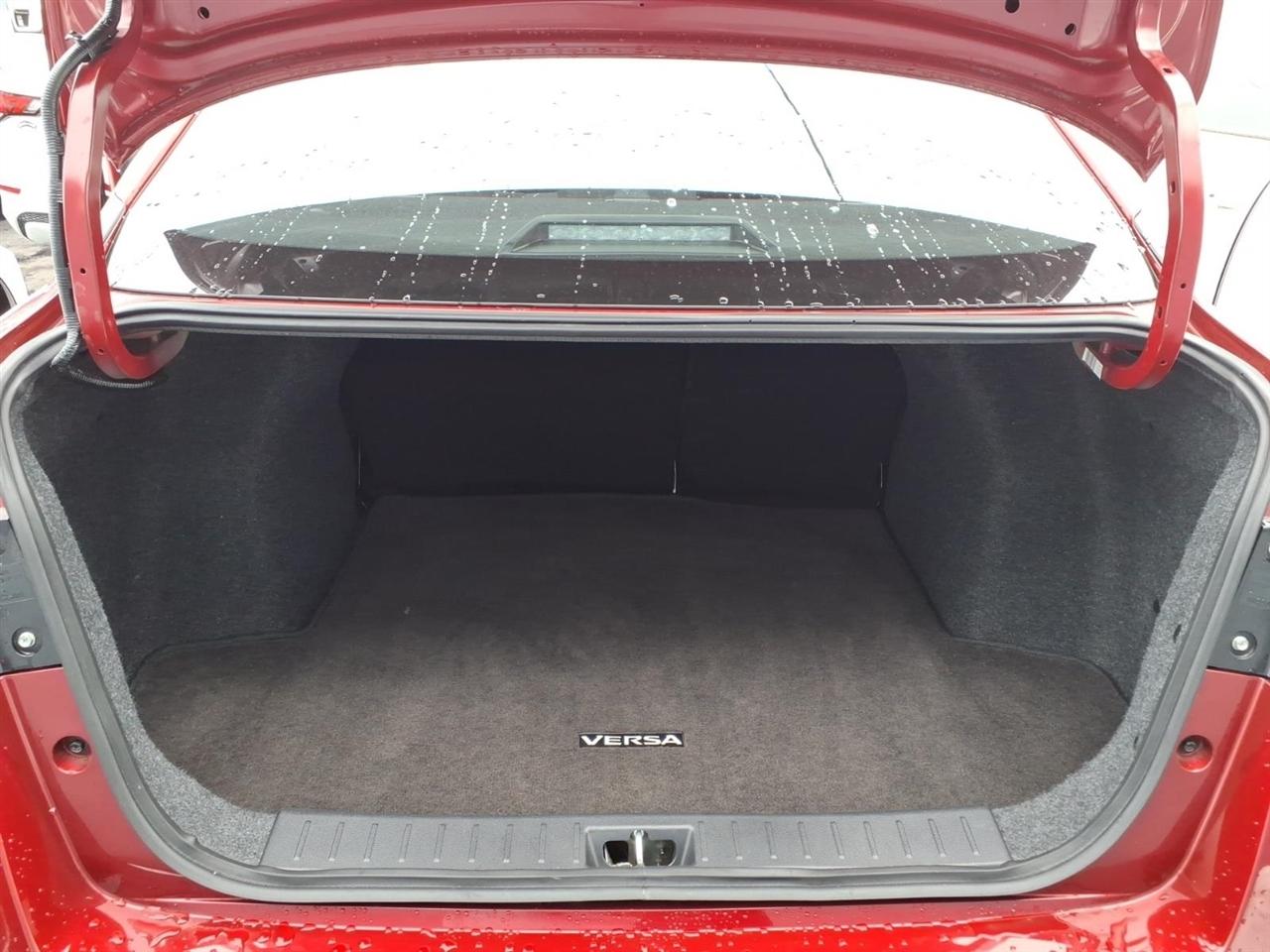 Nissan Versa SV CVT 2025