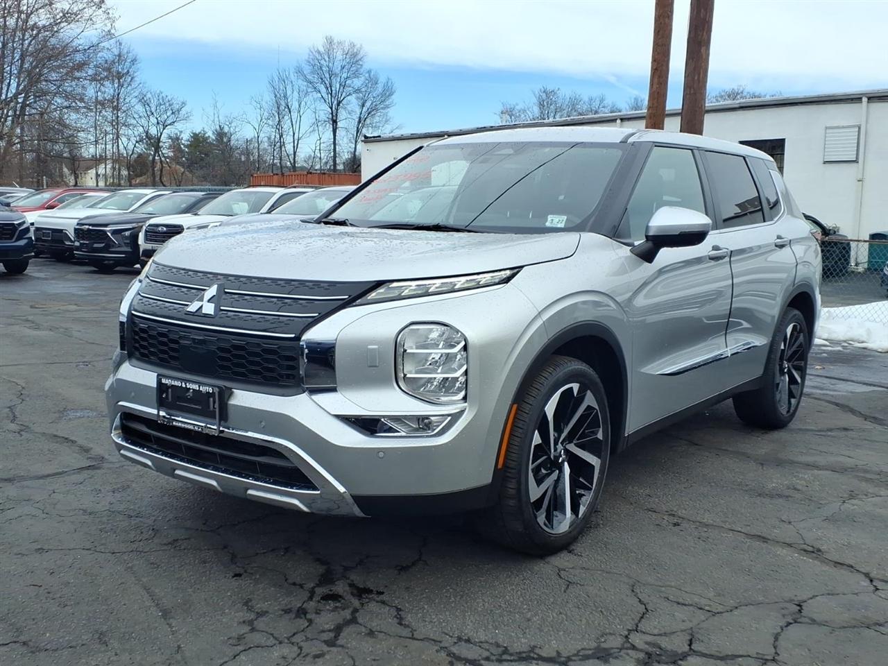 Mitsubishi Outlander SE Launch Edition S-AWC 2022