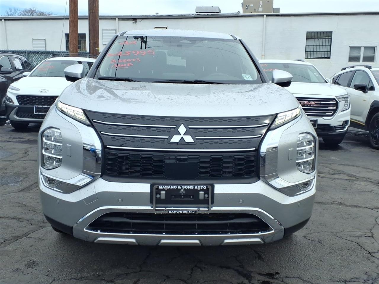 Mitsubishi Outlander SE Launch Edition S-AWC 2022