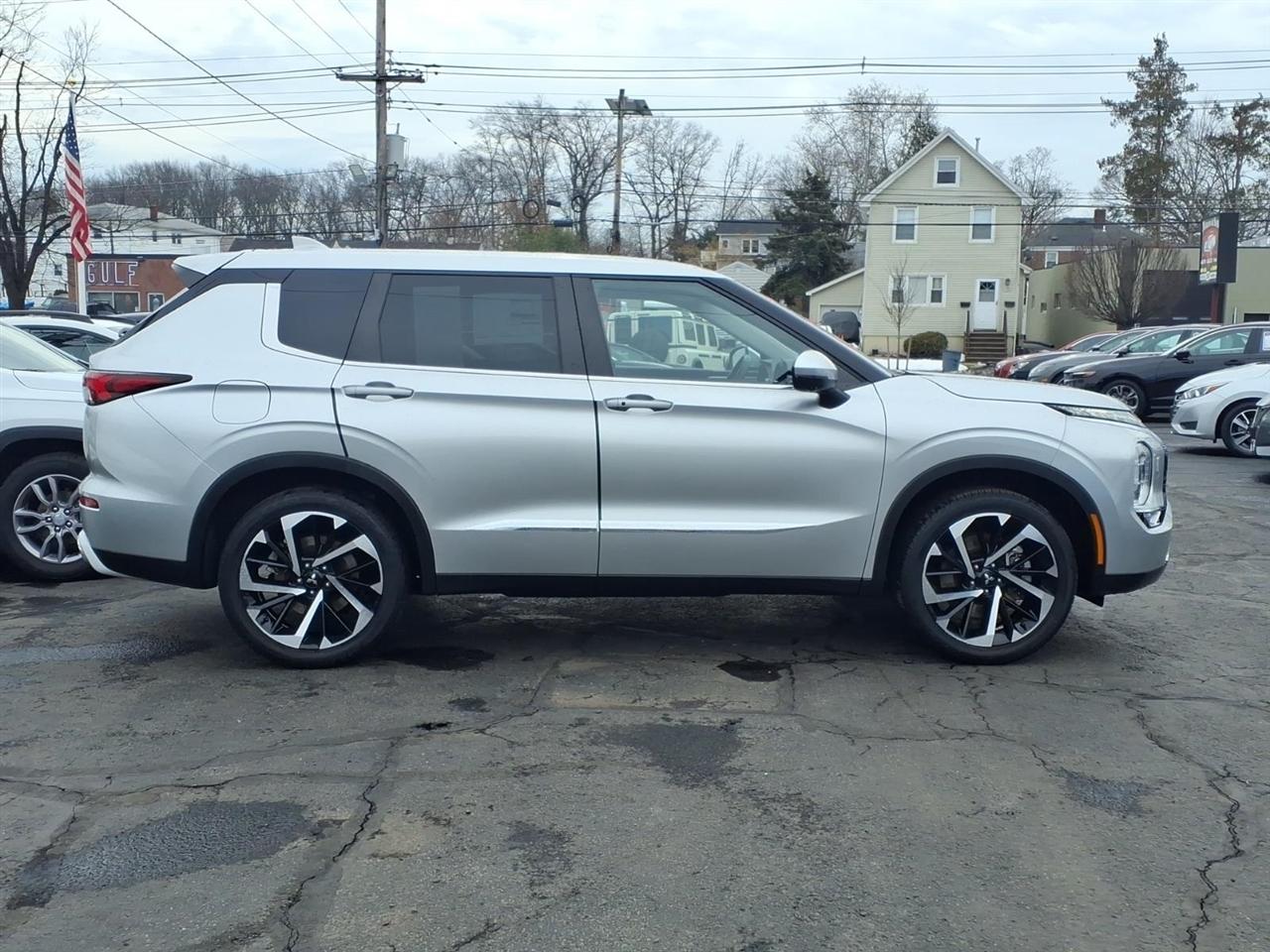 Mitsubishi Outlander SE Launch Edition S-AWC 2022