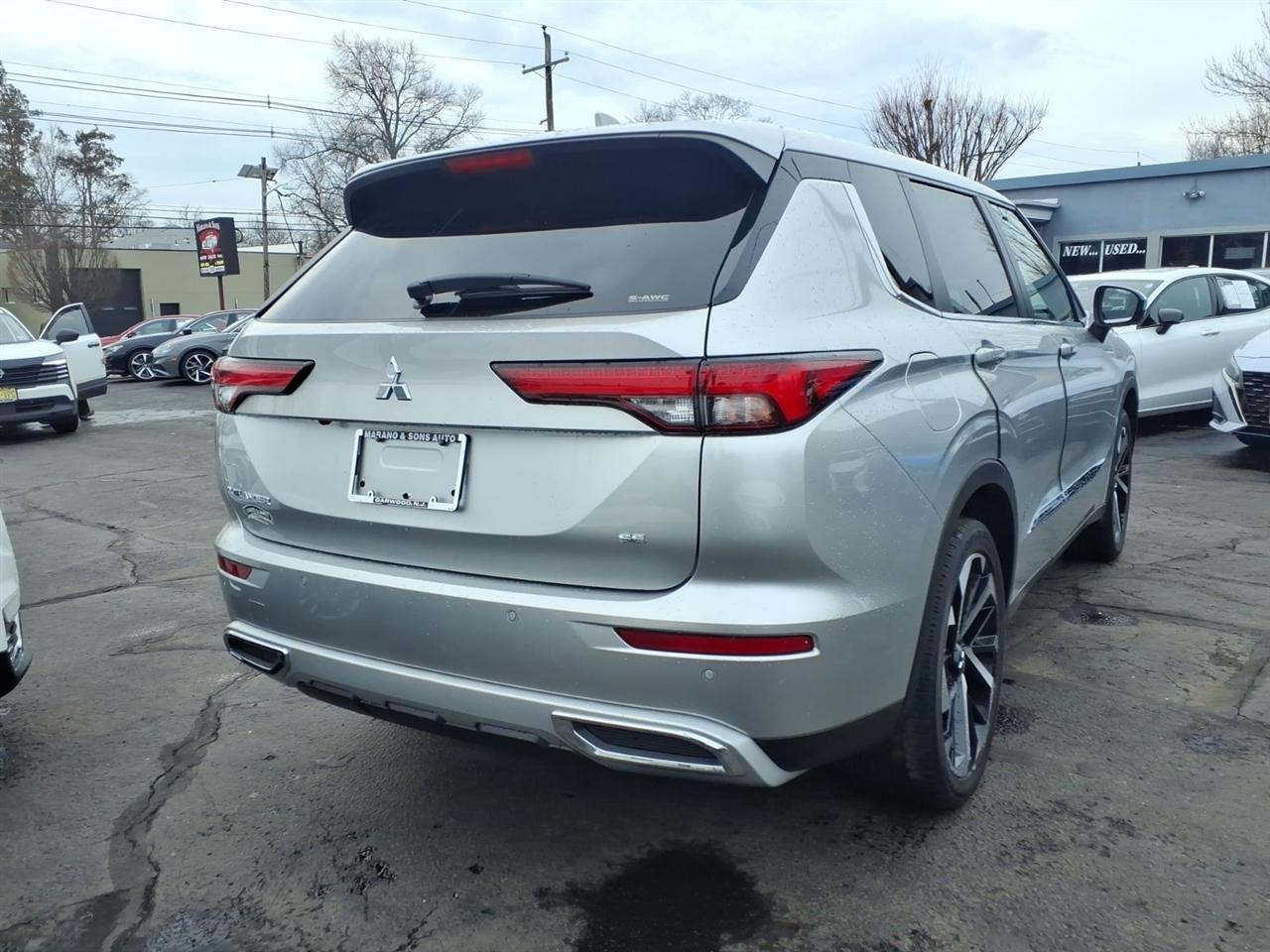 Mitsubishi Outlander SE Launch Edition S-AWC 2022