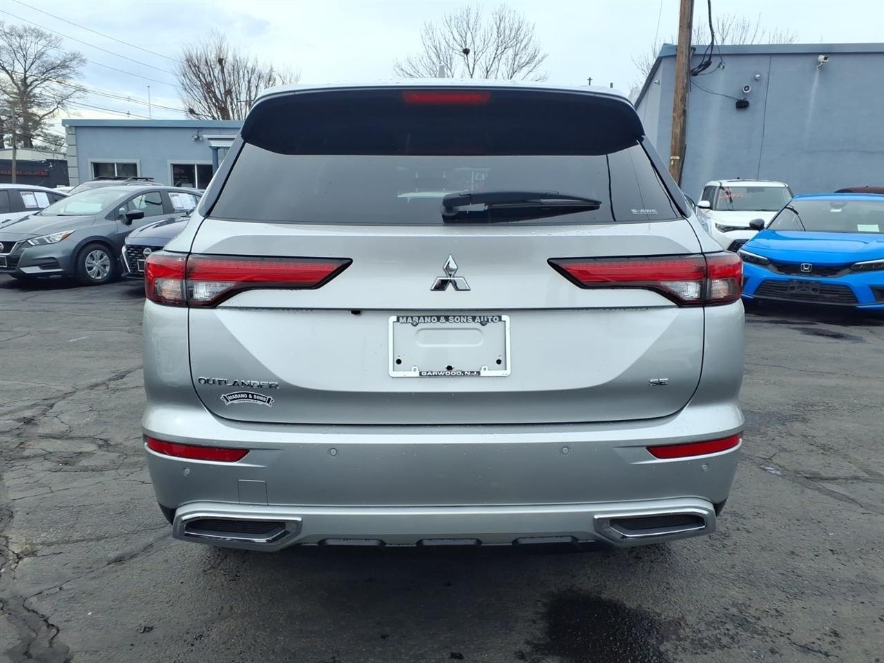 Mitsubishi Outlander SE Launch Edition S-AWC 2022