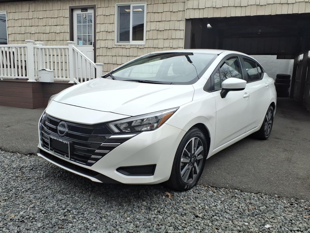 2025 Nissan Versa SV CVT