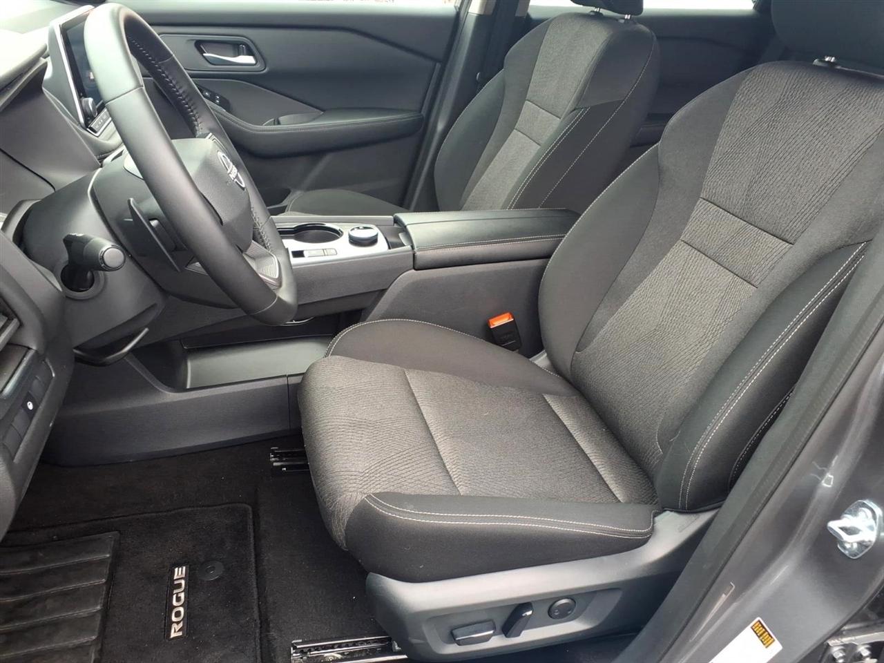 Nissan Rogue AWD SV 2025