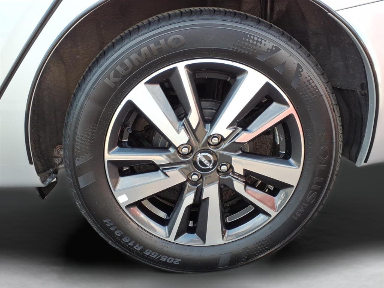 Nissan Versa SV CVT 2025