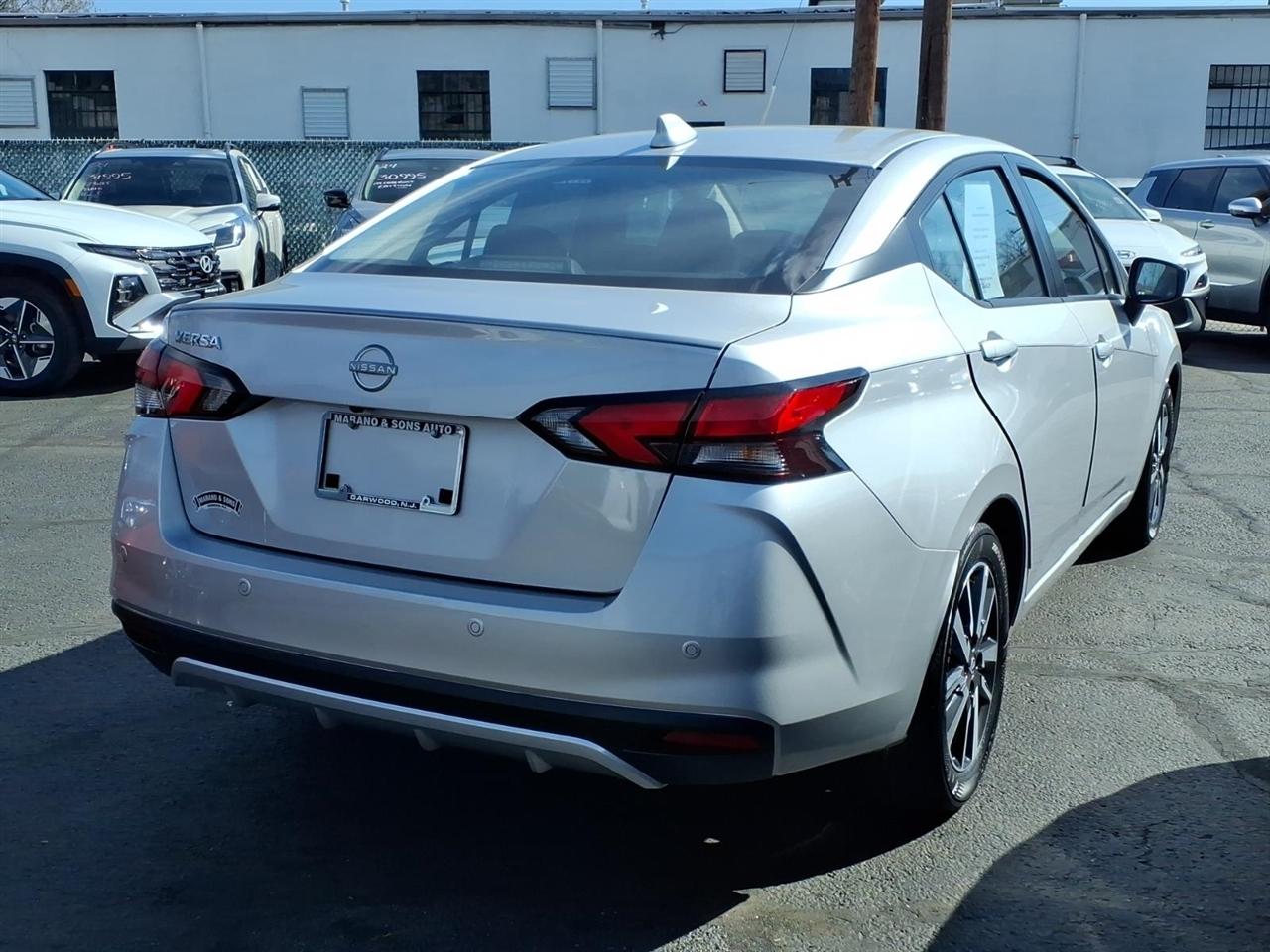 Nissan Versa SV CVT 2025