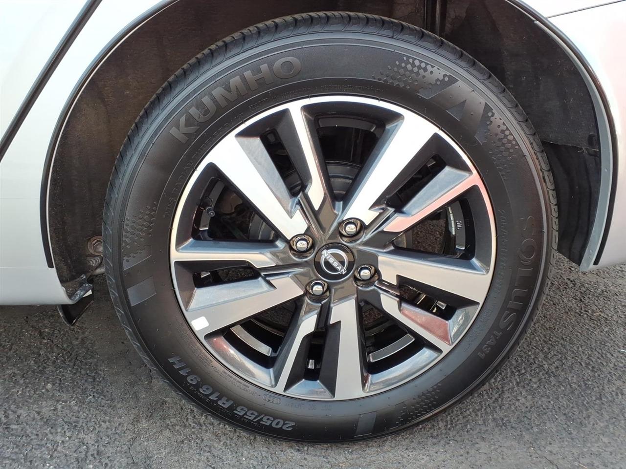Nissan Versa SV CVT 2025