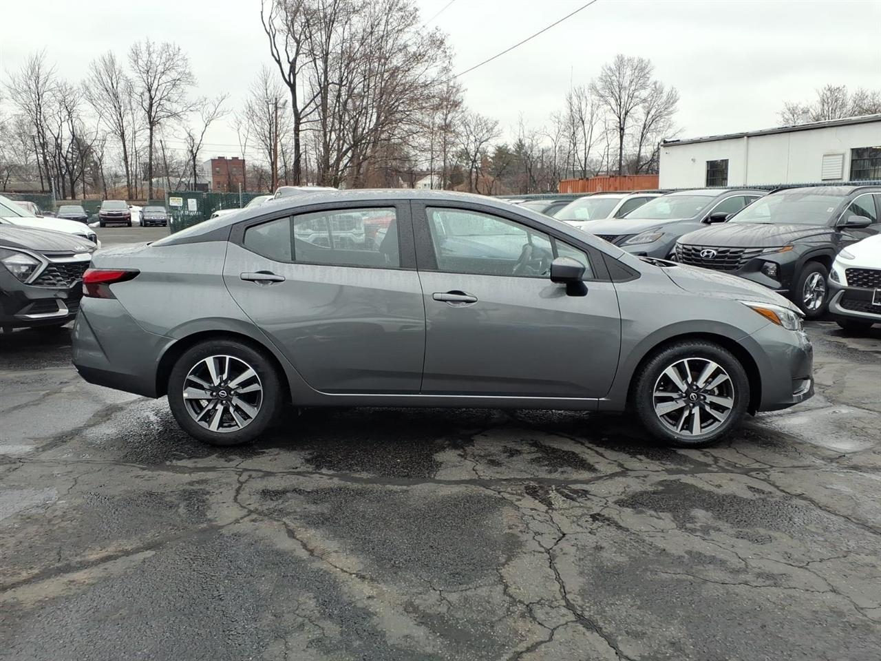 Nissan Versa SV CVT 2025