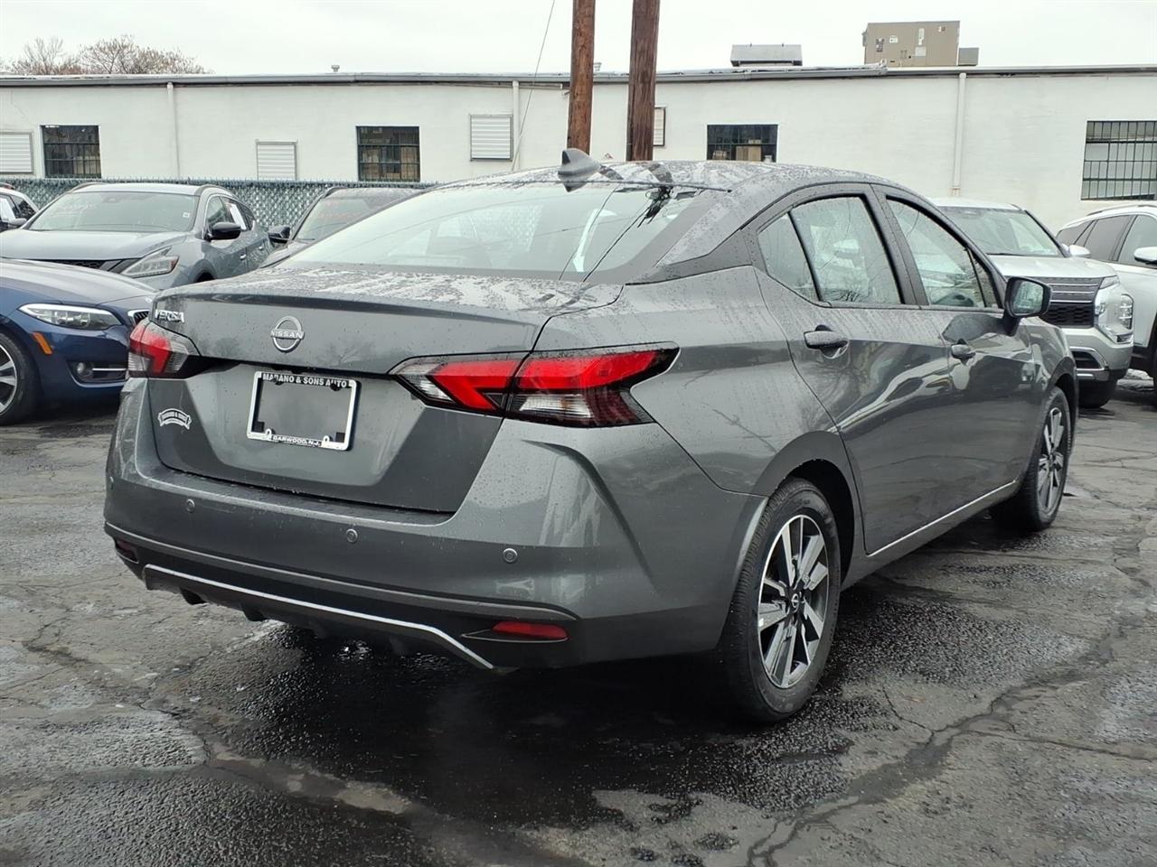 Nissan Versa SV CVT 2025