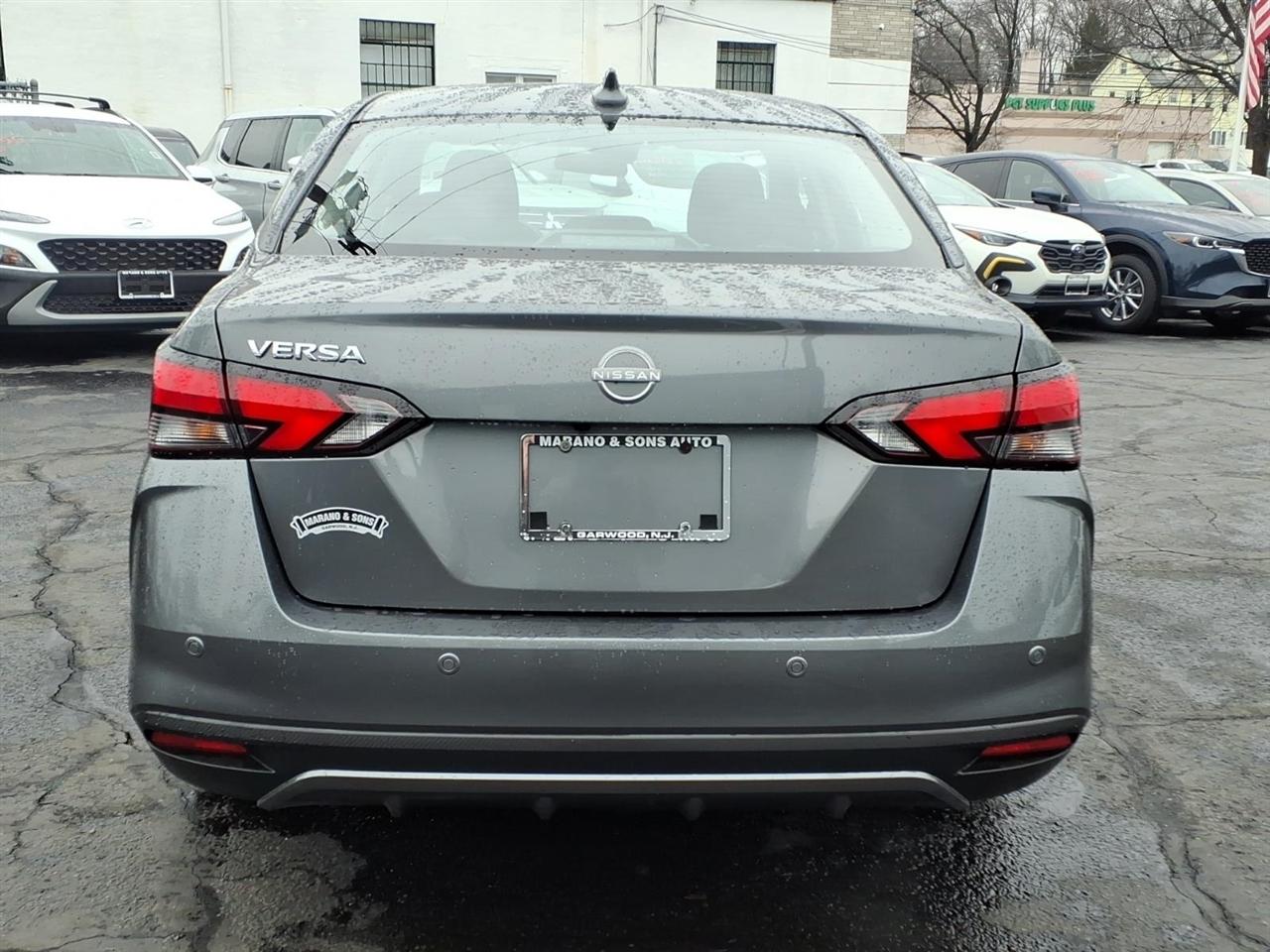 Nissan Versa SV CVT 2025