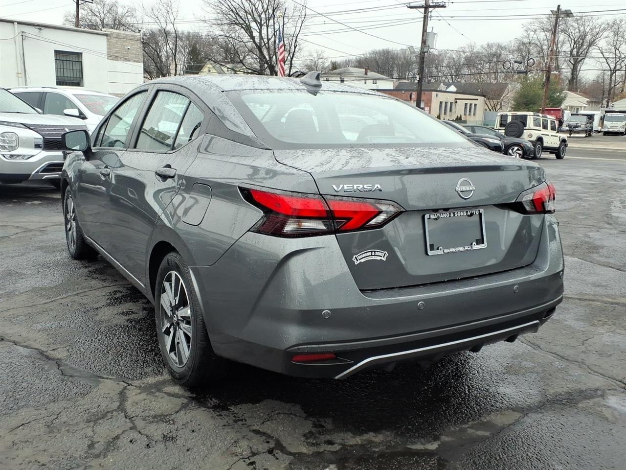 Nissan Versa SV CVT 2025