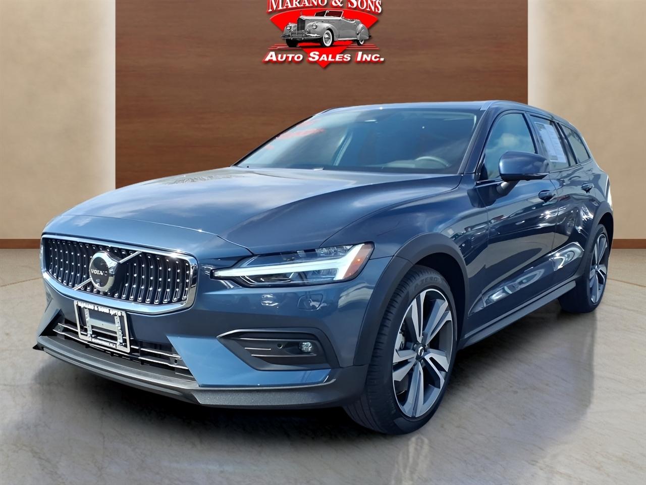 Volvo V60 Cross Country B5 AWD Plus 2025