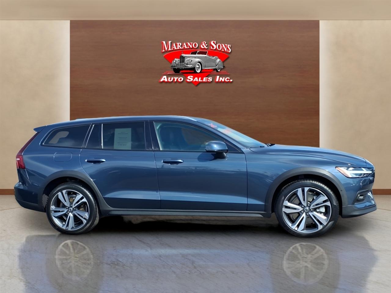 Volvo V60 Cross Country B5 AWD Plus 2025