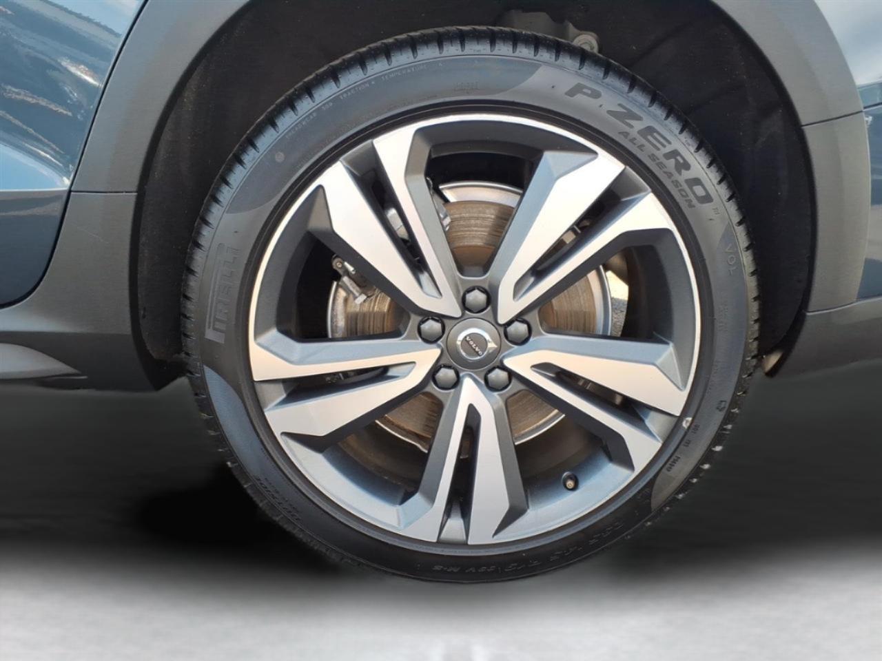 Volvo V60 Cross Country B5 AWD Plus 2025