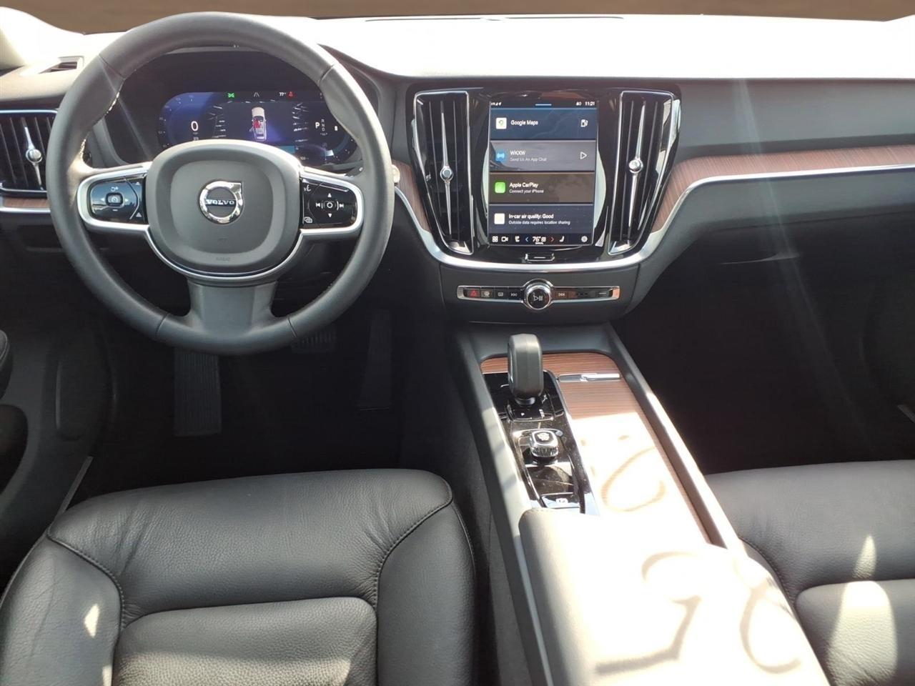 Volvo V60 Cross Country B5 AWD Plus 2025