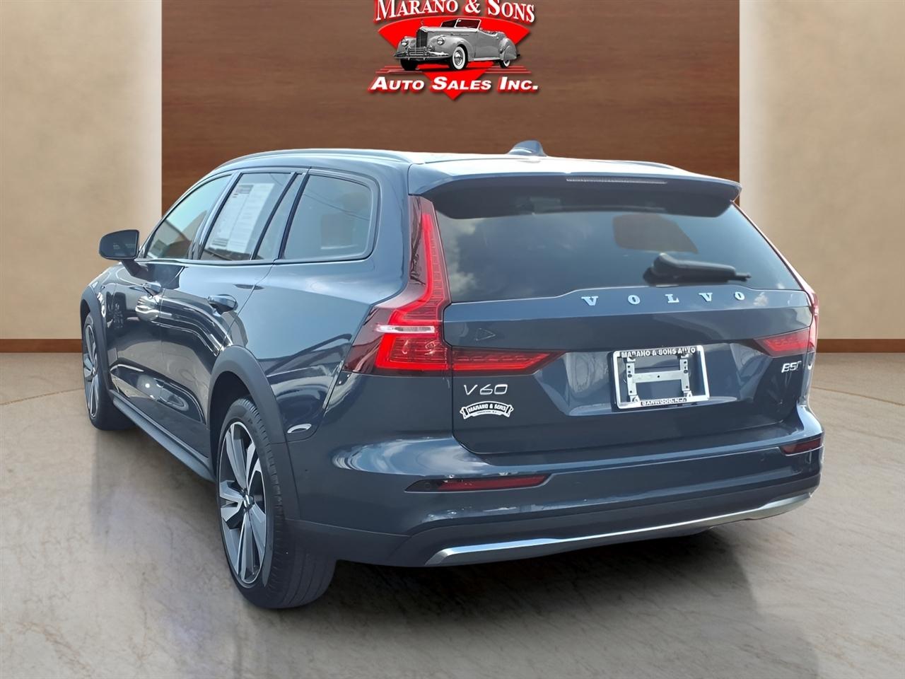 Volvo V60 Cross Country B5 AWD Plus 2025
