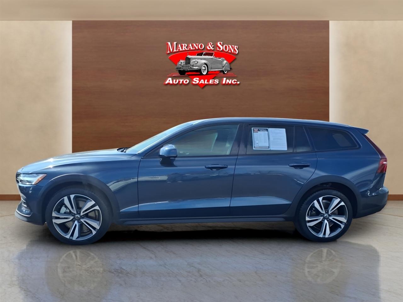 Volvo V60 Cross Country B5 AWD Plus 2025