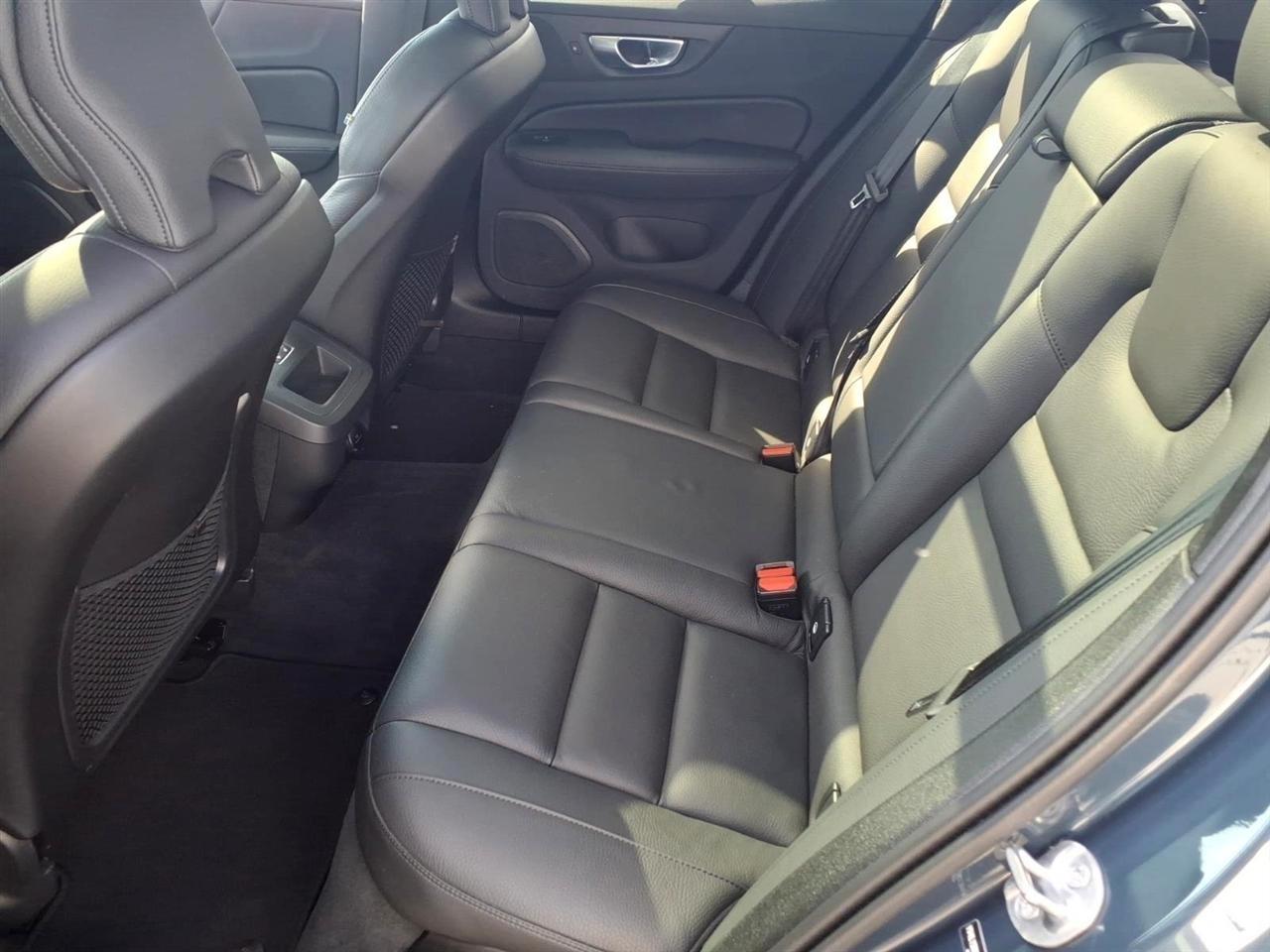 Volvo V60 Cross Country B5 AWD Plus 2025