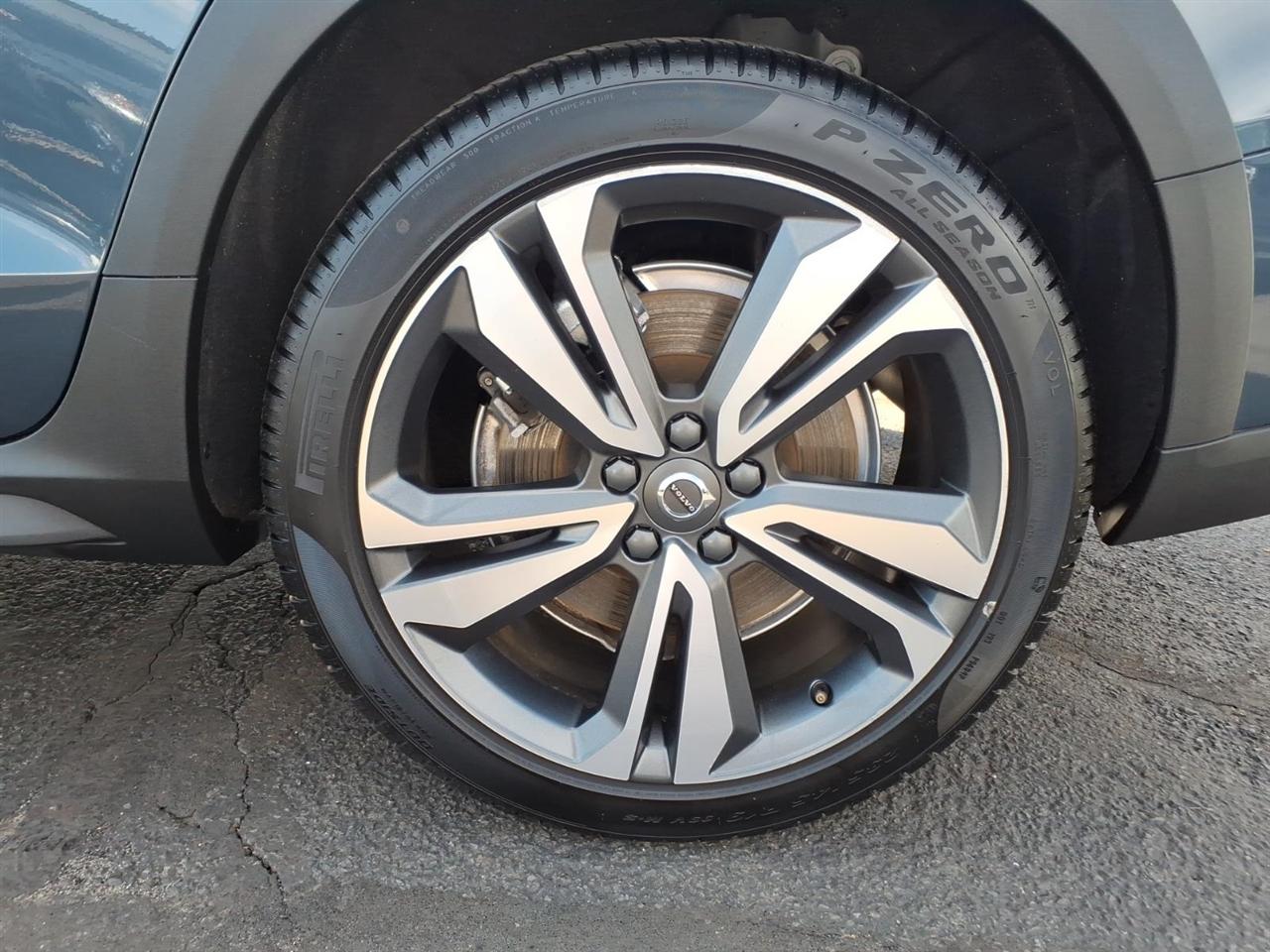 Volvo V60 Cross Country B5 AWD Plus 2025