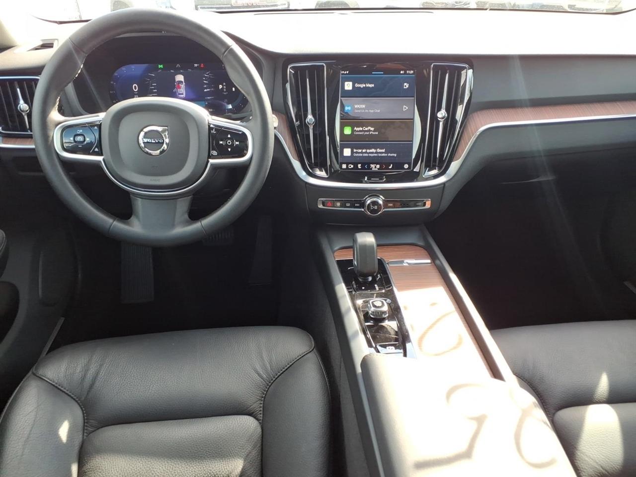 Volvo V60 Cross Country B5 AWD Plus 2025