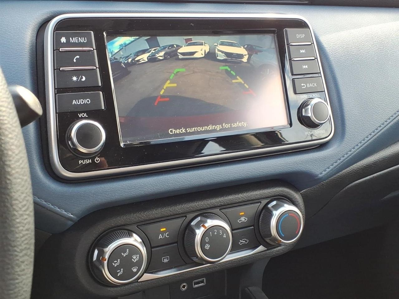 Nissan Versa SV CVT 2025