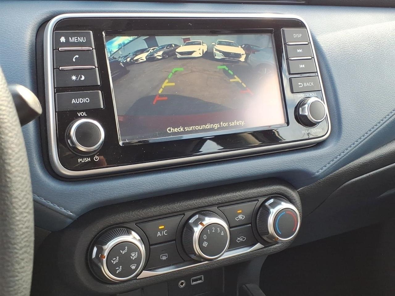 Nissan Versa SV CVT 2025